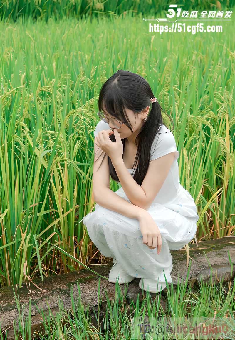 超嫩反差素人眼镜妹私人定制 1 超嫩反差素人眼镜妹私人定制 1