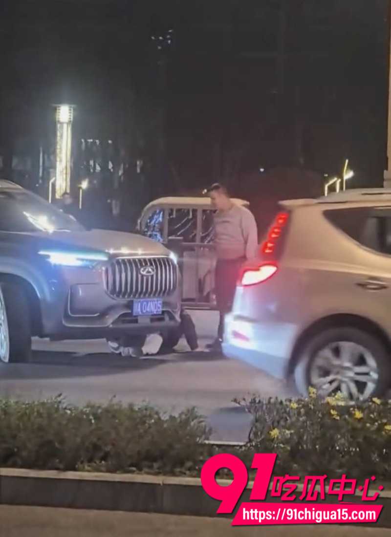 成都龙湖蜀新天街发生交通事故两人争吵期间奇瑞男子误伤老婆压断腿1