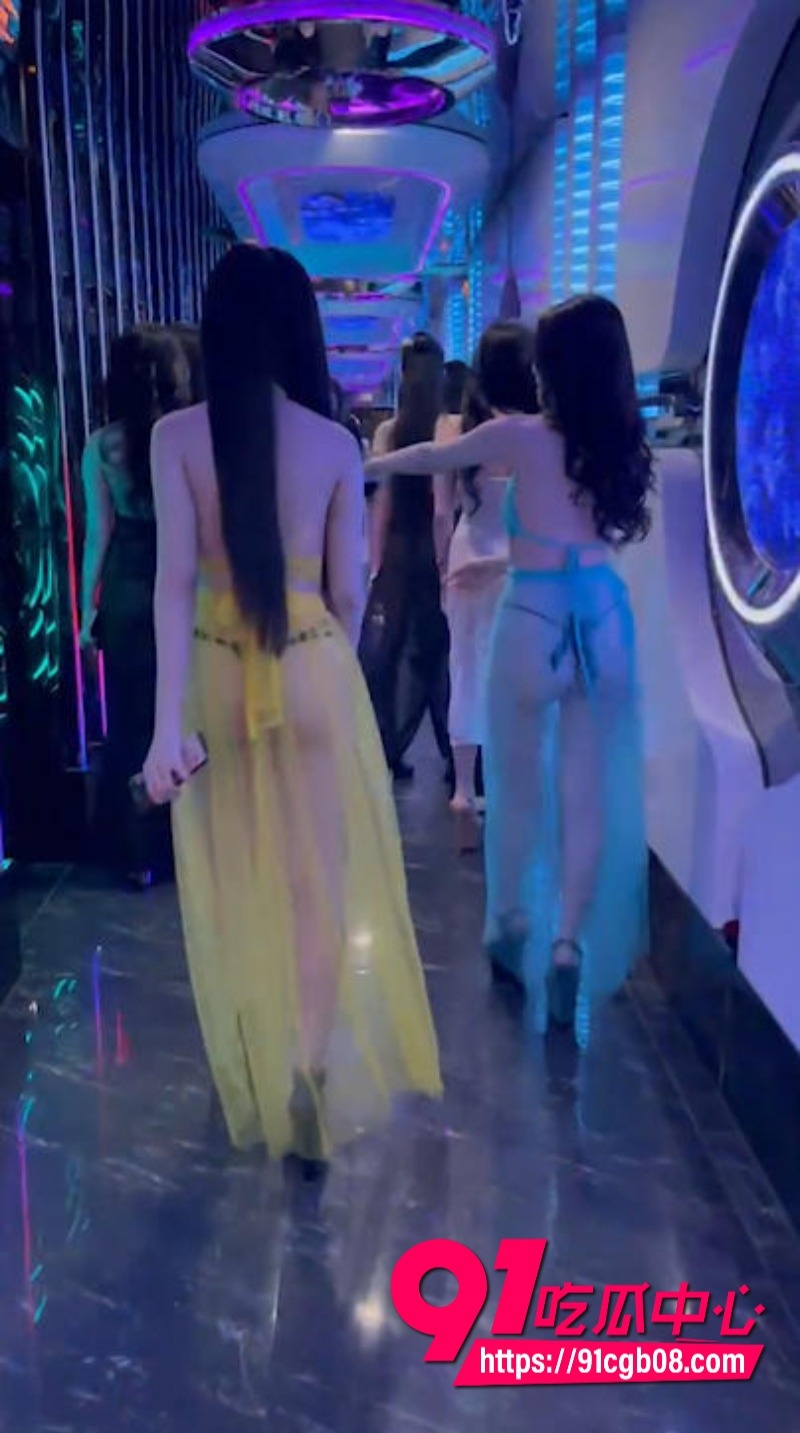 KTV包厢淫乱合集 表面一副清纯女神的样子7