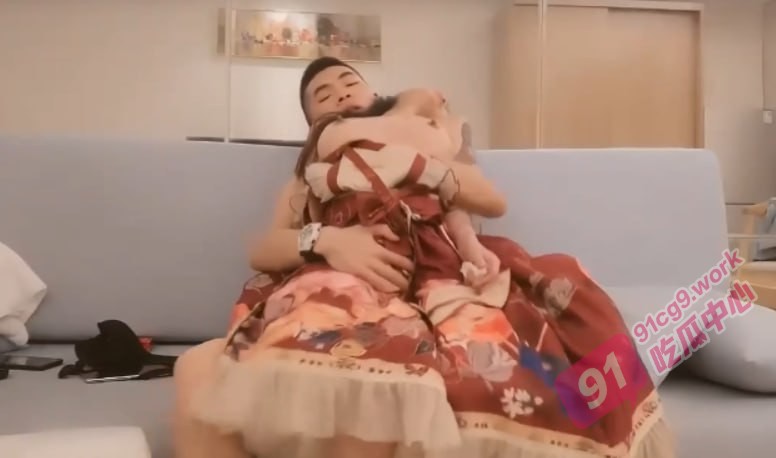 萝莉推荐～19岁极品年轻小lo娘 洛丽塔服装反差感十足 年度最值得观看的作品之一