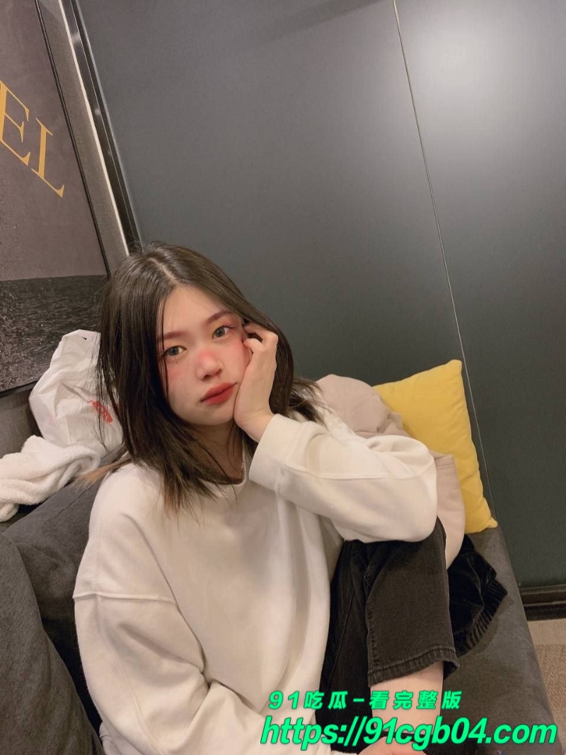 21岁酒店前台夏女士竟然是性瘾抖M3水印版
