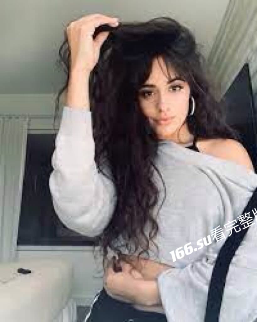 「灰姑娘」扮演者Camila Cabello訪問直播不慎露點 配图