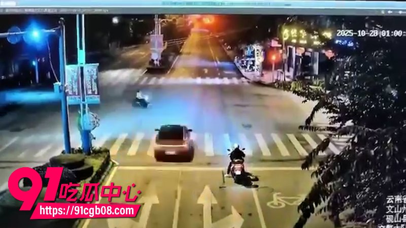 云南砚山县江那镇锦华宾馆车祸现场网页素材1
