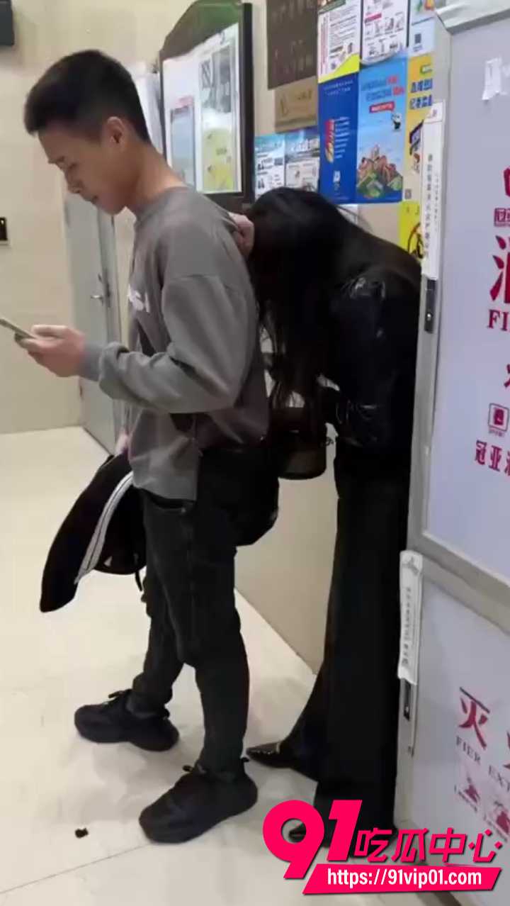 浙江小区原配抓奸丈夫和小三出轨5 浙江小区原配抓奸丈夫和小三出轨5