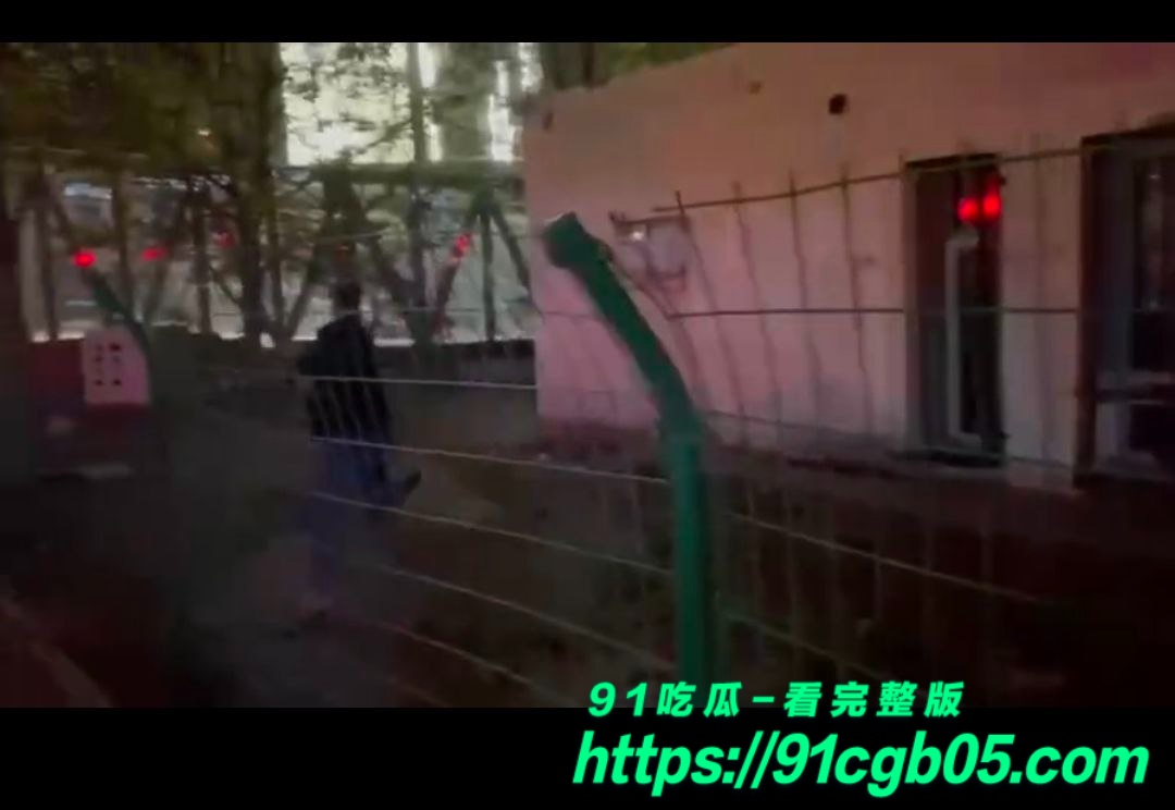 精神小伙半夜相约刀战 打的真猛啊5