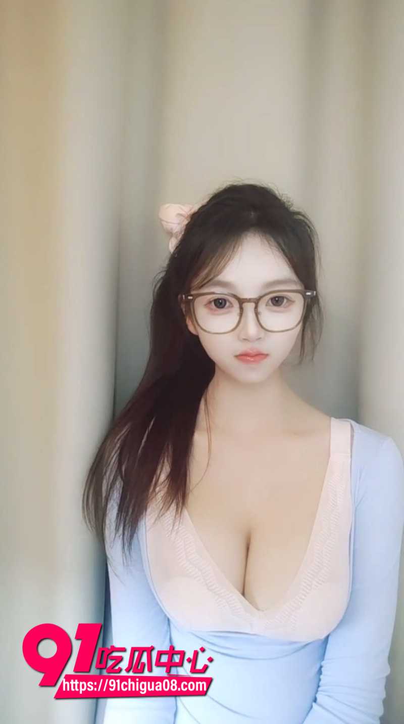 巨乳女网黄桃井甜荟直播录屏1