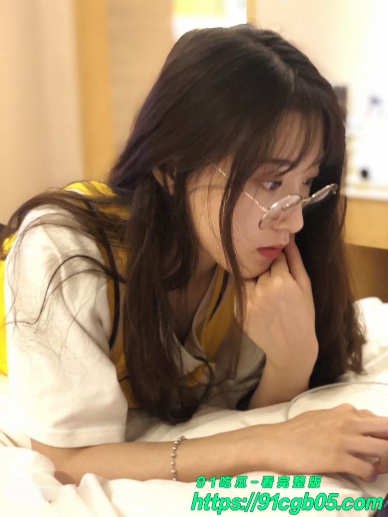 河南南阳 女大学生 张小萌 在soul上跟大叔约炮 被大叔的肉棒彻底满足