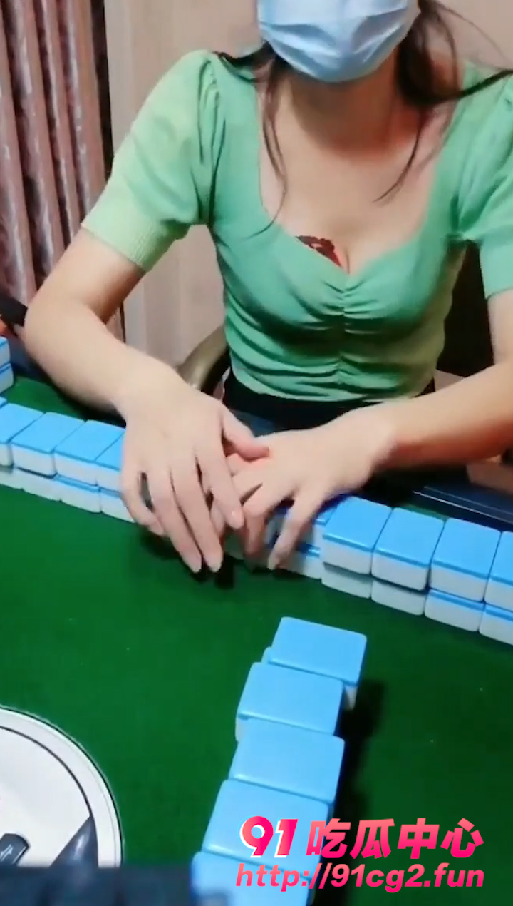 美女打麻将出老千 当场抓获被迫肉偿道歉 “这点钱只能干一次哦”