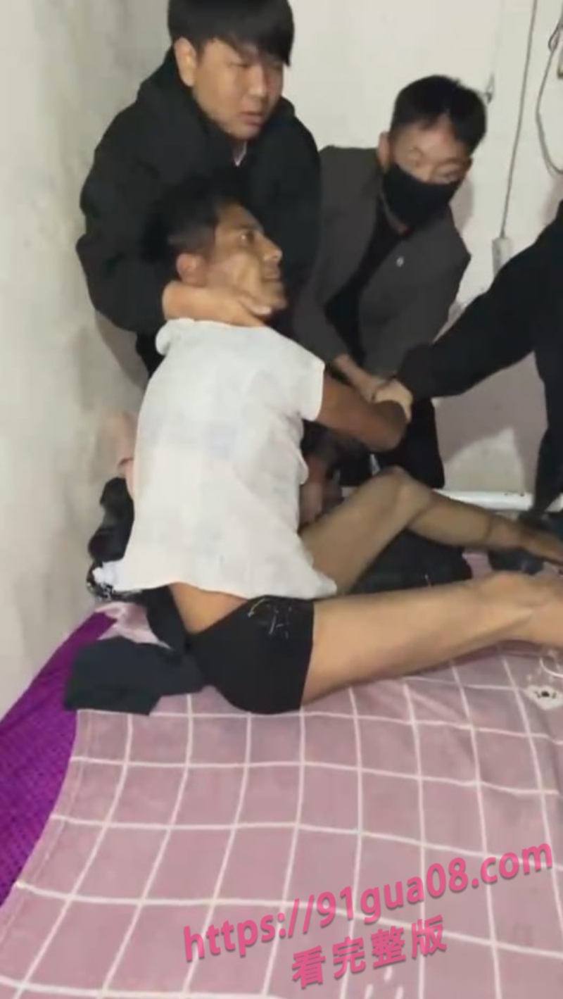 大哥大姐第二春？原配突袭现场捉奸暴揍完整视频 配图2