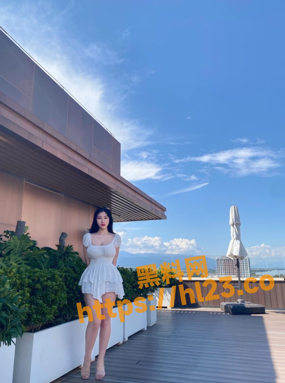 [独家曝光]广州离异少妇与阳痿男视频裸聊，丰满的大奶子，性欲巨强，视频最后还喷水