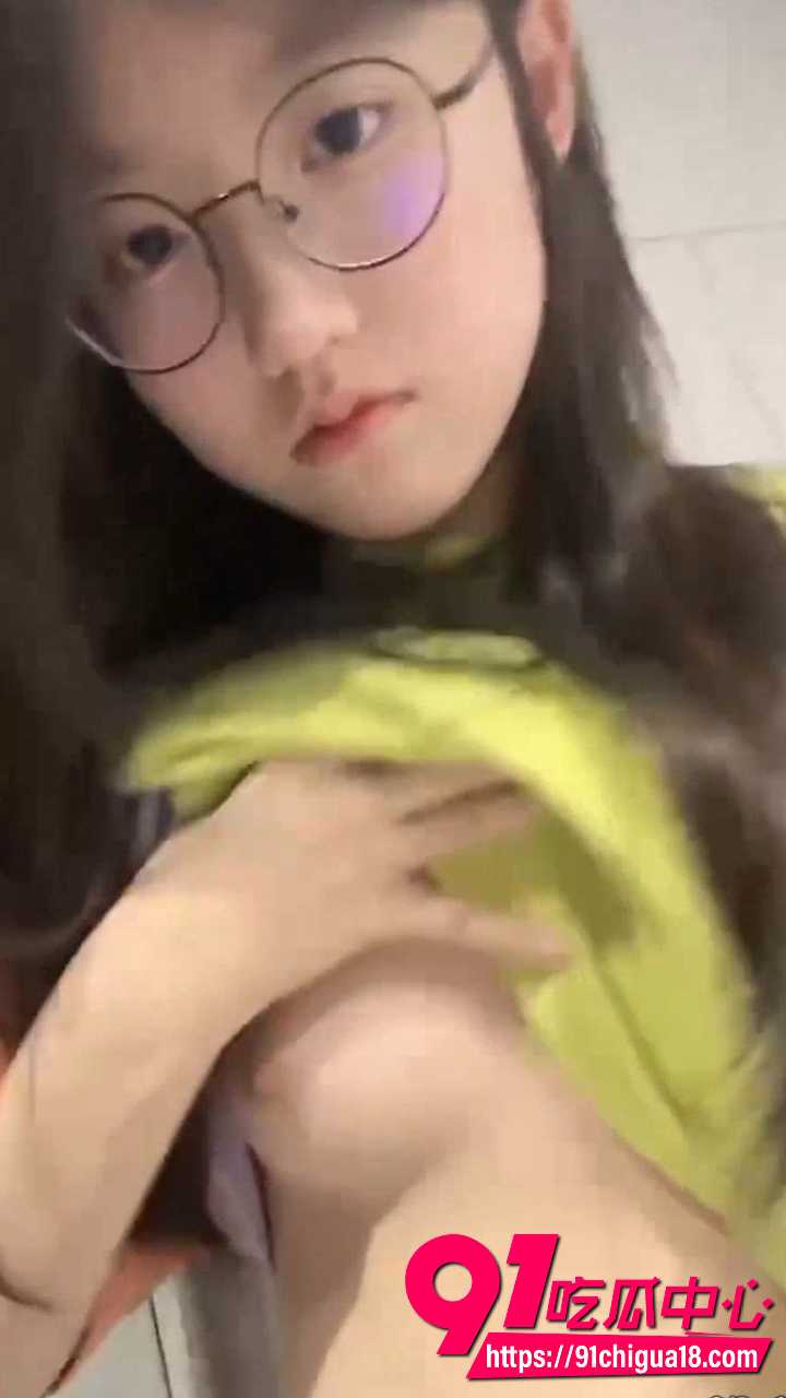 推特清纯萌妹乌萌萌大尺度紫薇特写3