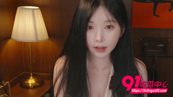 ASMR博主Yoonying 马术俱乐部奇怪课程 黑长直美女低语诱惑戴皮手套玩弄听众耳朵