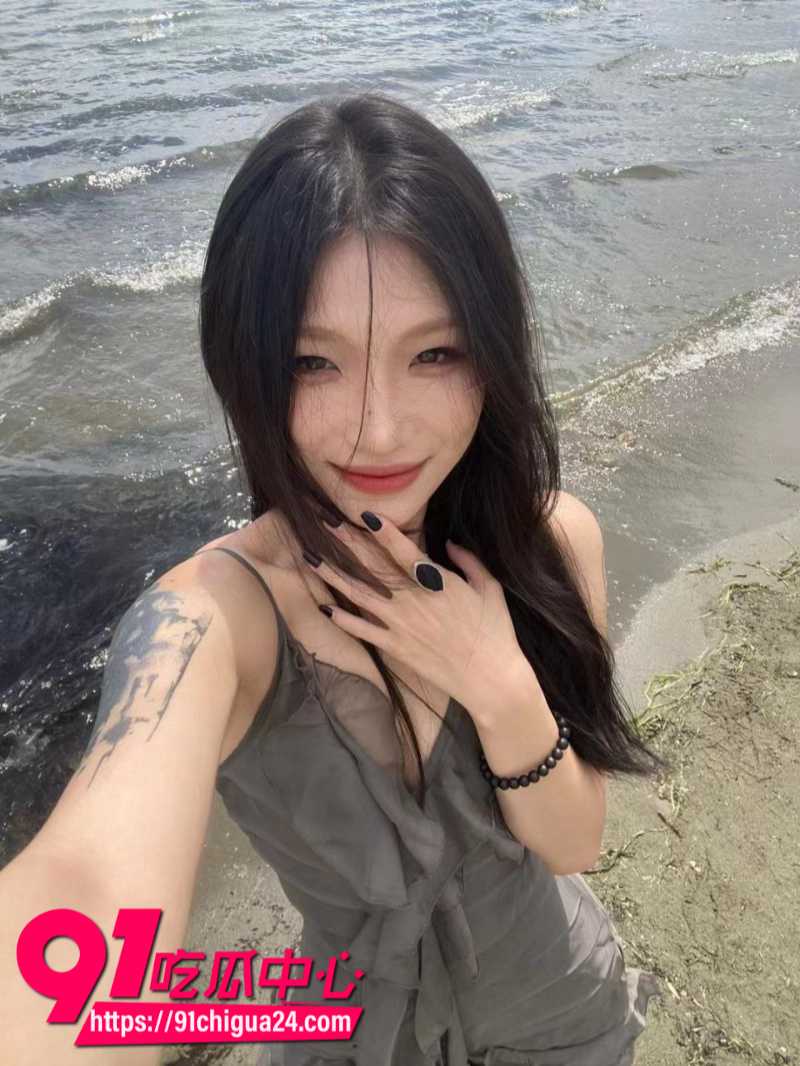 复旦大学女大学生陈欣怡 白天清纯女大学生晚上穿黑丝女仆装 被金主爸爸爆操到高潮
