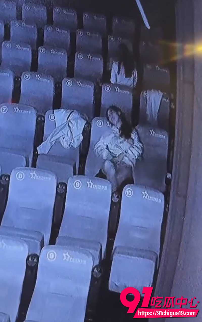电影院激情一幕 4