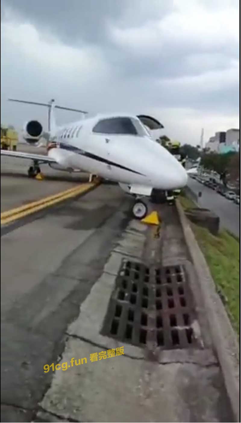 小飛機降落衝出跑道 #巴西