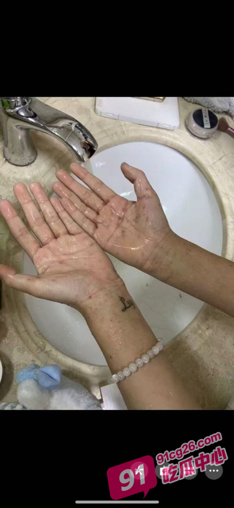 6_W_800px.jpg