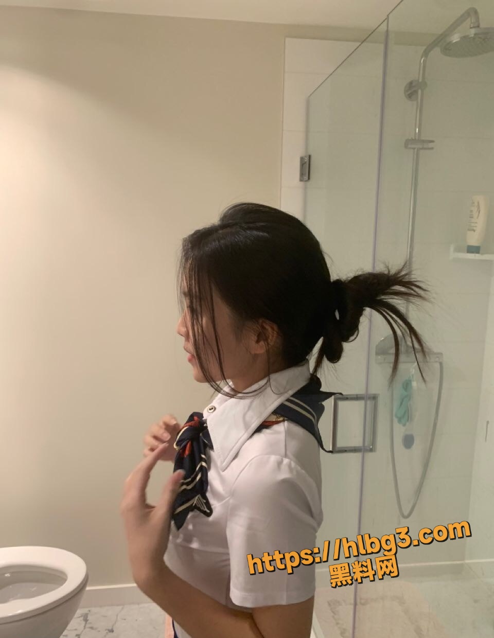满足淫妻共同爱好 套路老婆让哥们一起操她 让哥们先插 射完我再来 我们就这样第一次3P了!