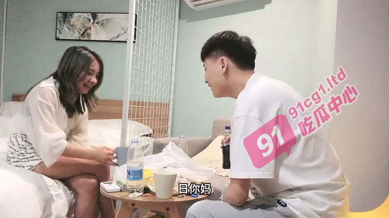 经典渣男套路成都大学妹子！开始只玩真心话大冒险 酒精到位以后开始套路脱衣服 最后成功推倒插入！