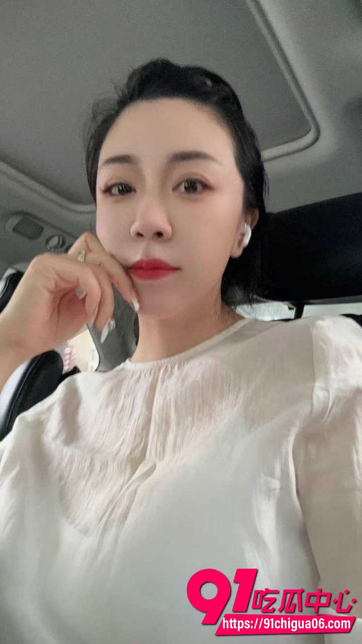 顶级颜值少妇携19岁清纯女儿争抢老公粗硬鸡巴5 顶级颜值少妇携19岁清纯女儿争抢老公粗硬鸡巴5