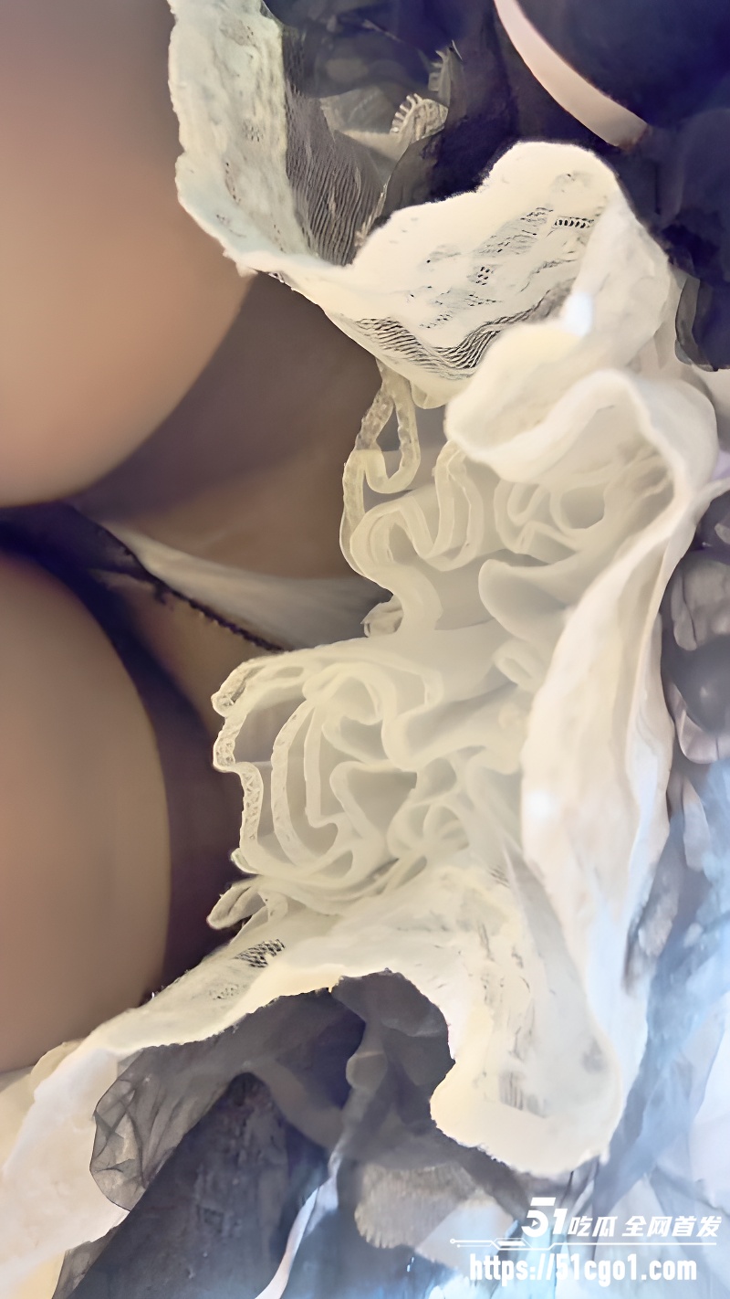 漫展抄底黑丝洛丽塔美女 4