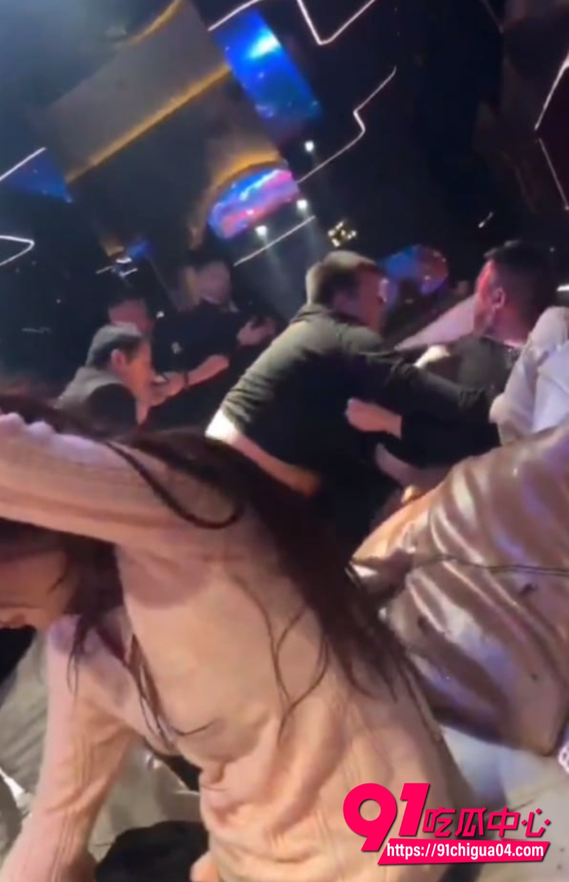 陪酒妹妹 酒瓶爆头 1