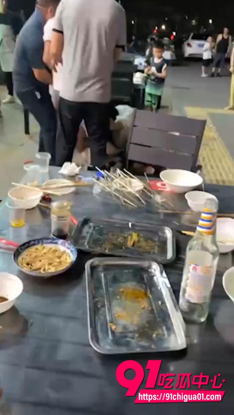 街头抓小三撕衣大战6