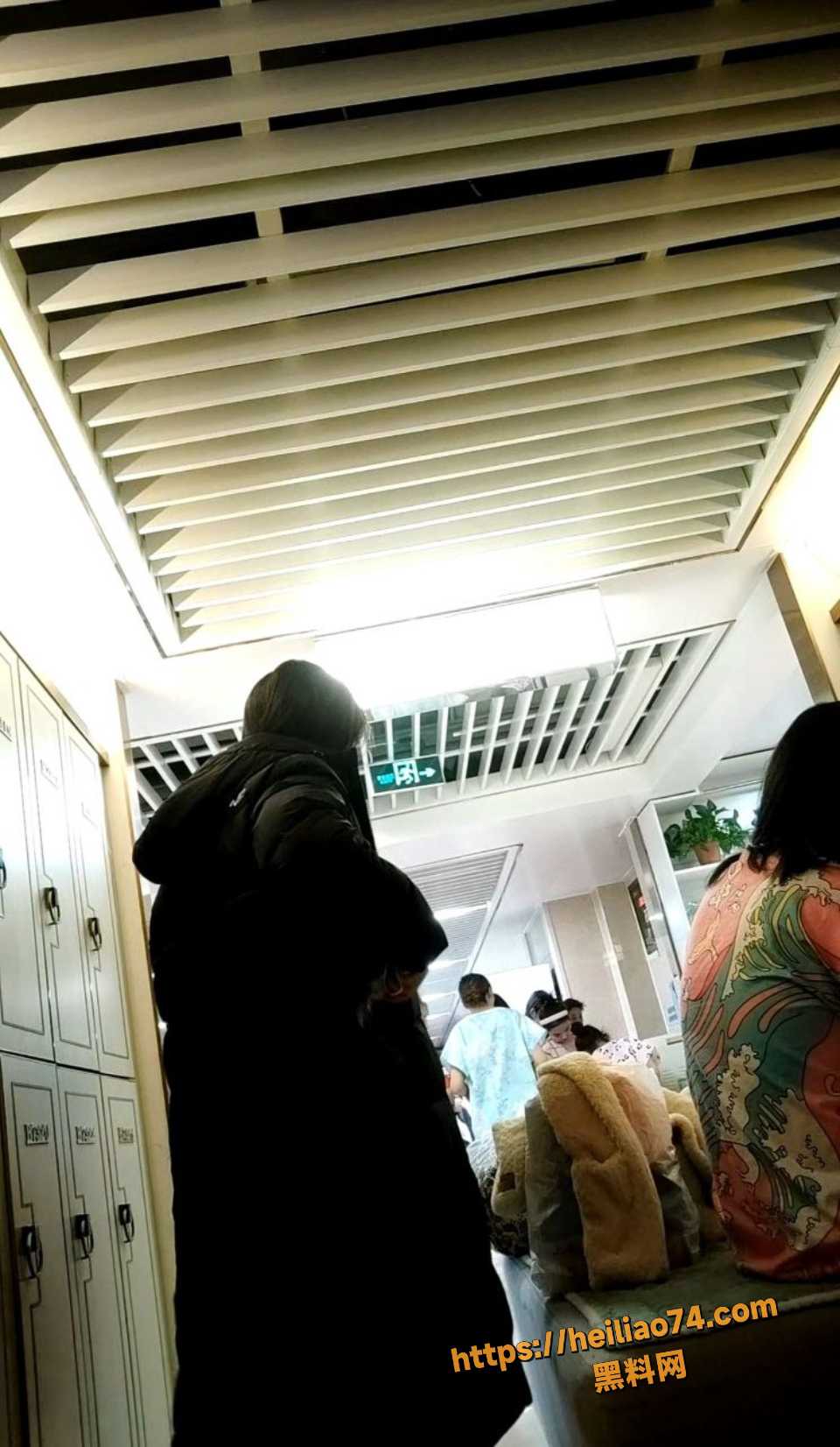 猥琐女顾客偷拍温泉酒店女宾更衣室 真实春光尽显 各种身材年龄段全都有