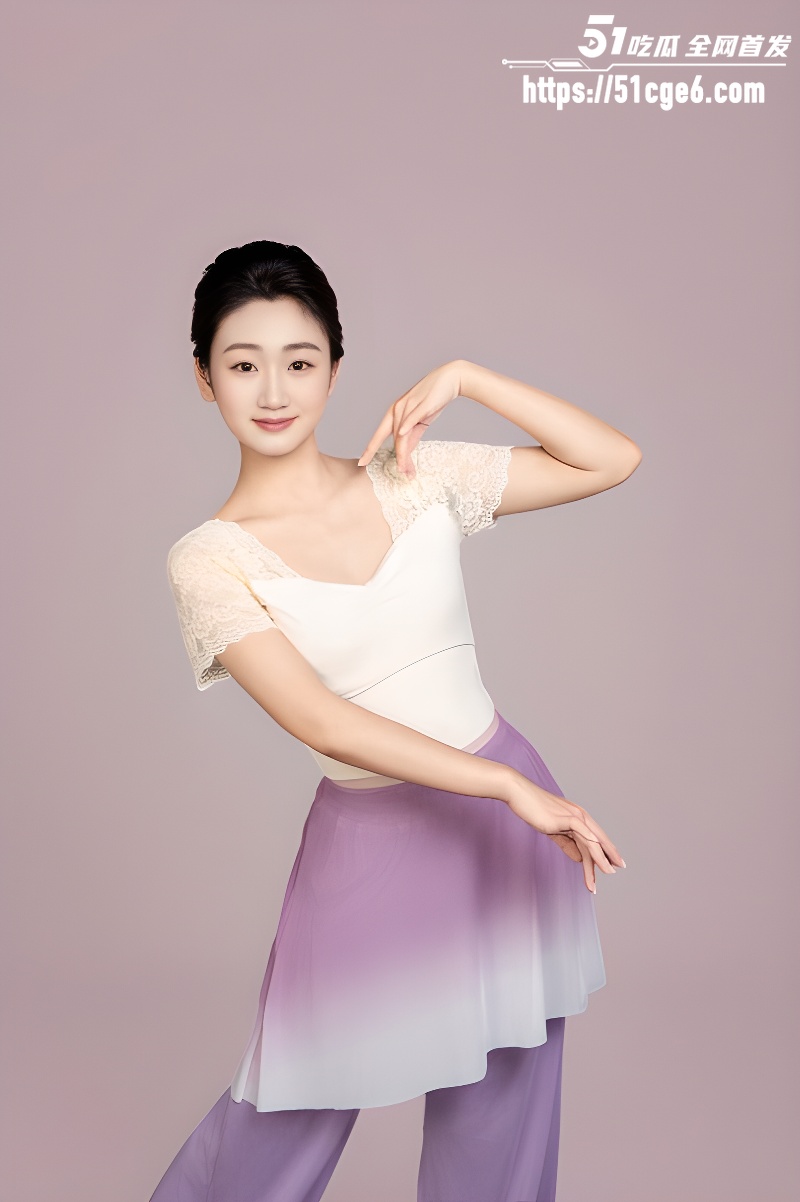 极品舞蹈老师 穿着汉服与金主无套做爱 2 极品舞蹈老师 穿着汉服与金主无套做爱 2
