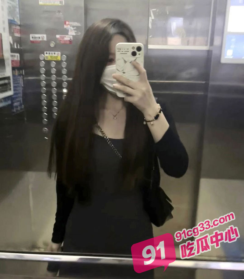 广东校花陈思乔献身慰藉看门老伯 纯真少女与皱皮老男共度春宵!