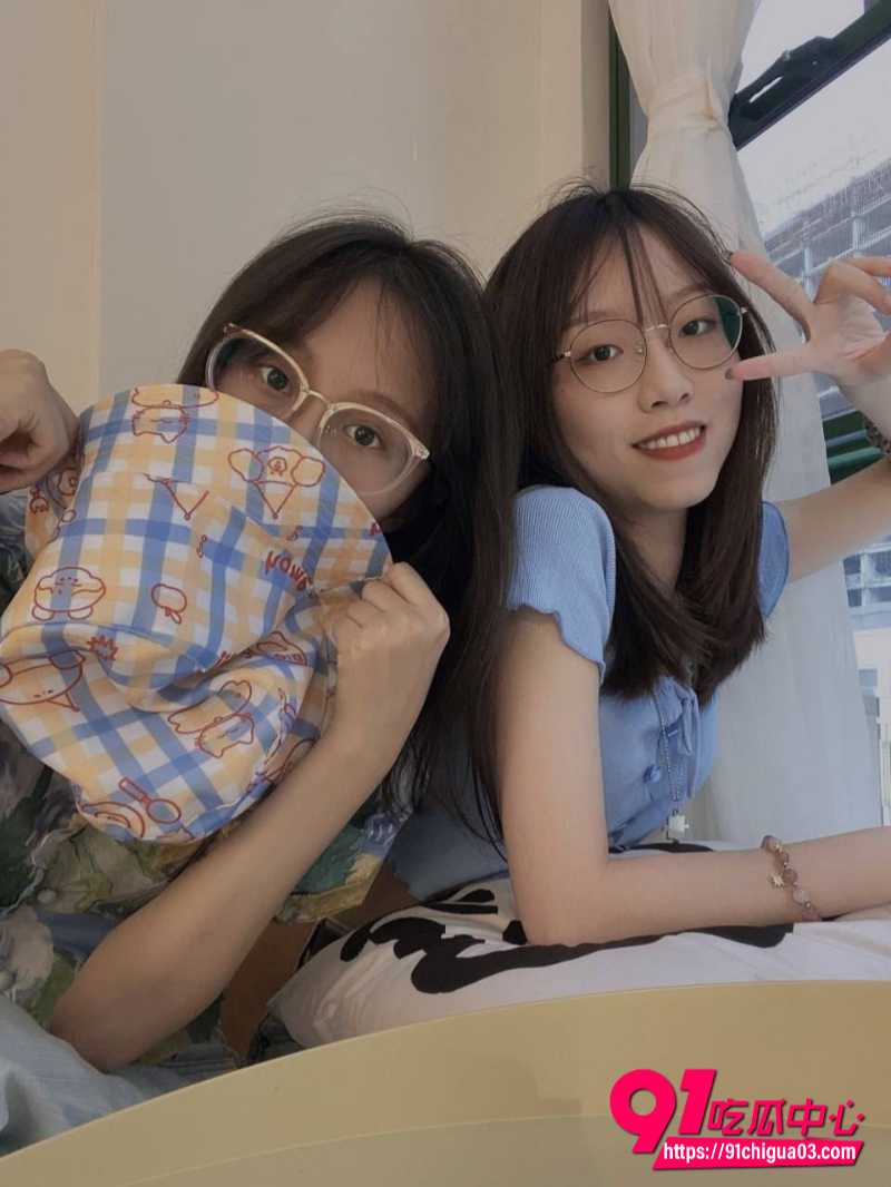 双胞胎妹妹程甜甜偷情姐夫被姐姐抓现行 甜美小妹爬床被姐夫猛干潮喷高潮