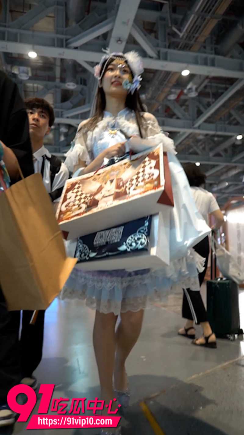 抄底大神漫展抄底蓝洛丽塔银高跟精致小仙女4