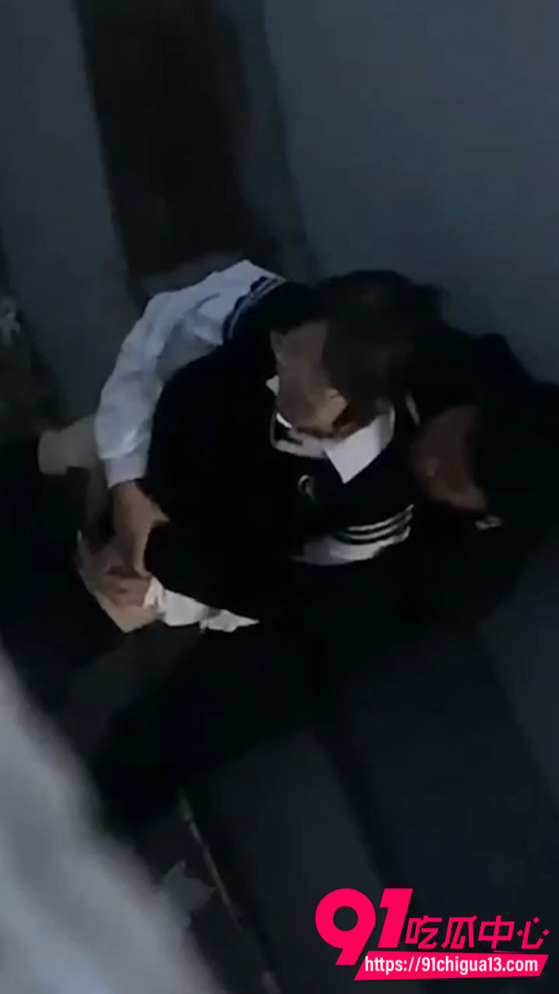 青岛海洋技师学院眼镜婊女大学生跟男友野战3 青岛海洋技师学院眼镜婊女大学生跟男友野战3