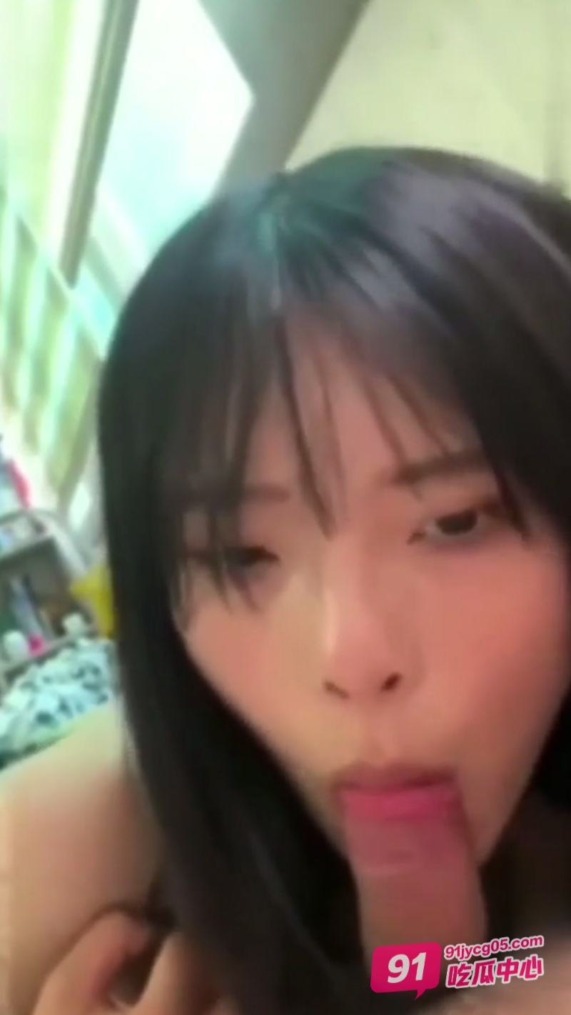 反差软萌妹不知天高地厚 与江湖老炮约会 主动骑乘视频流出！ 配图