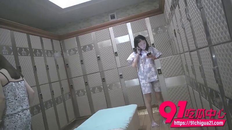 洗浴中心偷拍8 洗浴中心偷拍8