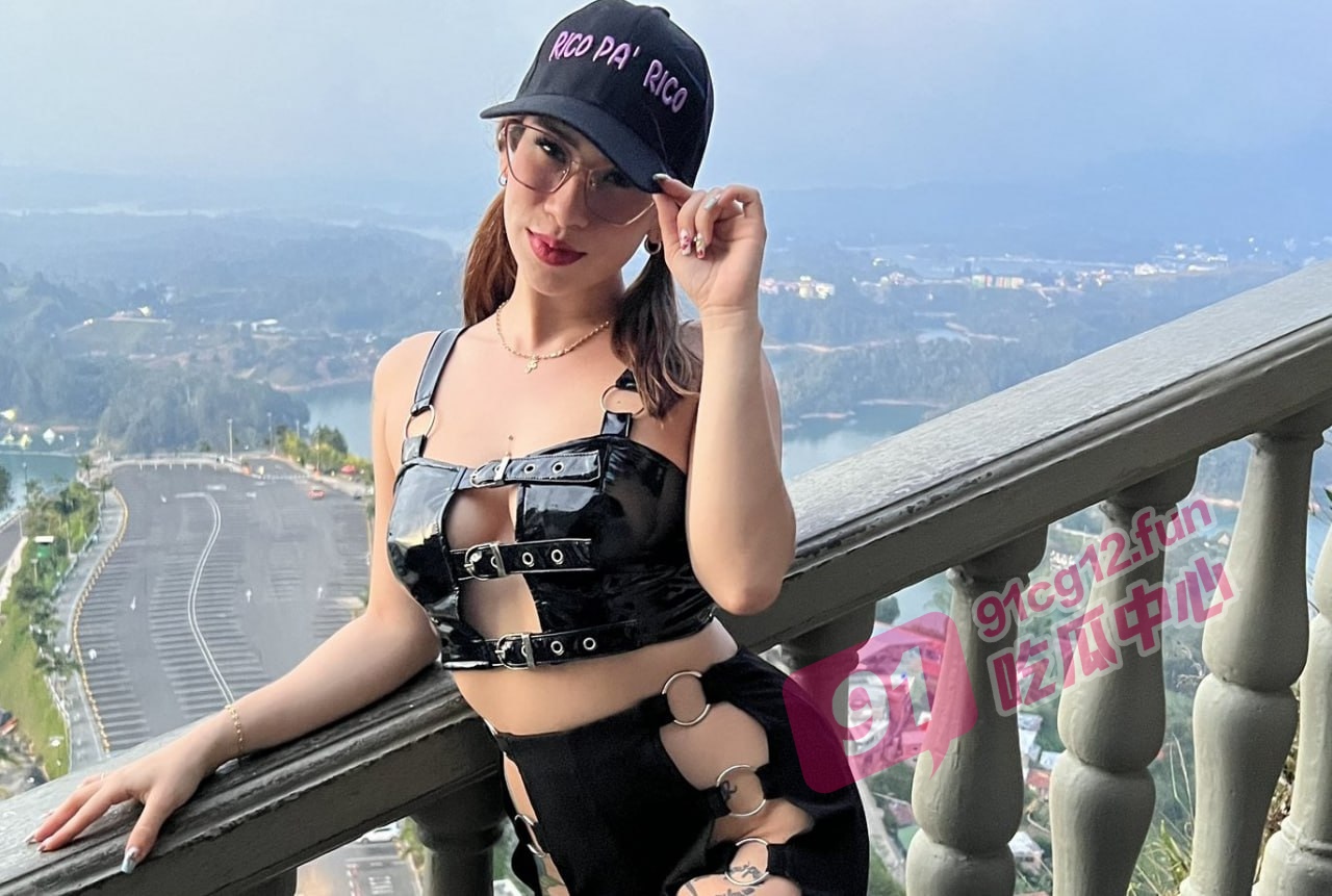 女网红Katty Blake 在哥伦比亚宗教圣地给游客口交 惹众怒被警方逮捕 现场视频曝光！
