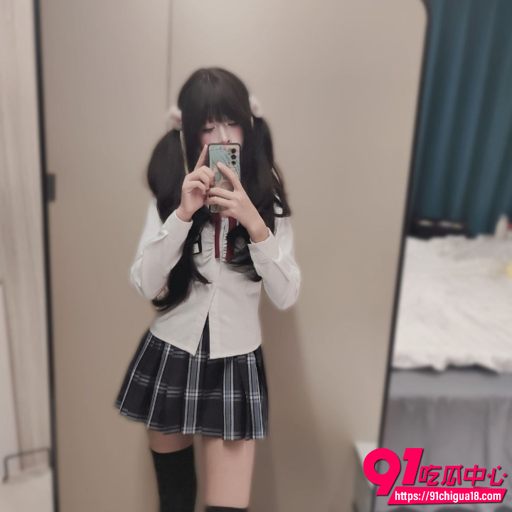 四川03年小母狗胡洁喜欢自慰揉胸5