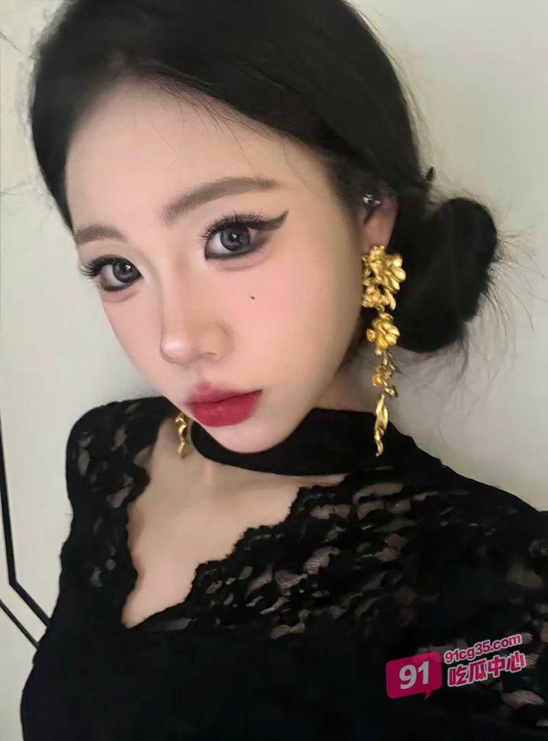 抖音小网红emlly 传闻是某金主调教的性奴泄欲器 玩够后视频被曝光！ 配图5