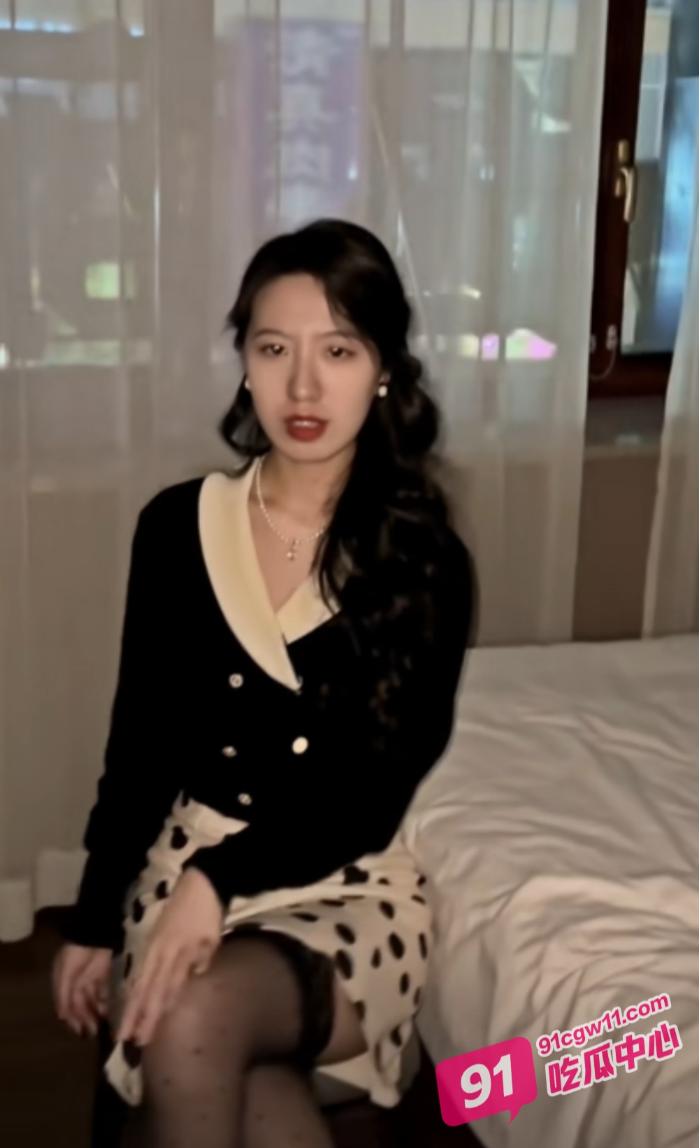 抖音网红〖刘蓄老师〗直播翻车 重度男M连线提出给老师舔脚 沉沦做狗无法自拔 配图2