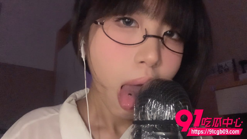 超反差眼镜少女 小0觉觉猪2