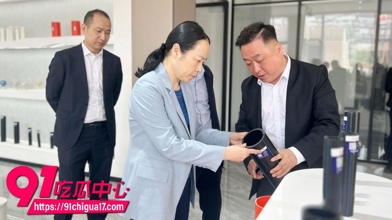 湖南省邵阳市副市长仇珂静因贪污落马曾经包养男模的黑历史曝光17