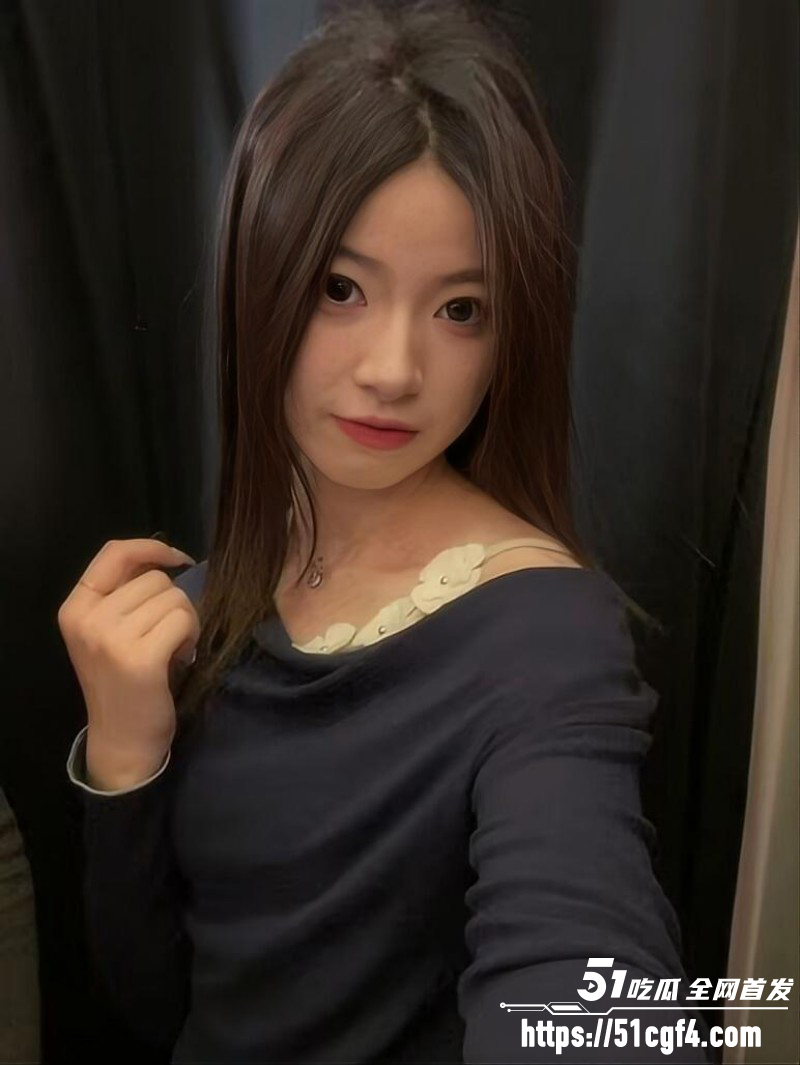 母狗女友当着绿帽男友面家中偷情02 母狗女友当着绿帽男友面家中偷情02