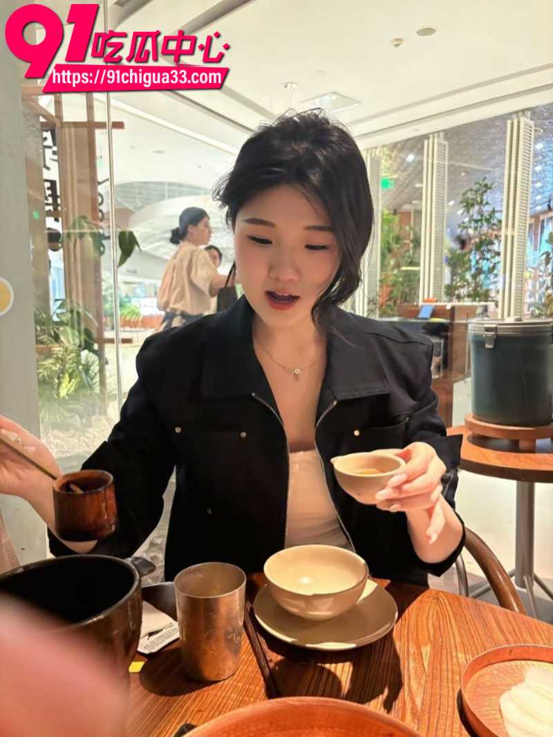 天津大学女研究生杨鑫苑沦为校车 身穿情趣制服被同学猛蹬 高智商学霸私下饥渴无比