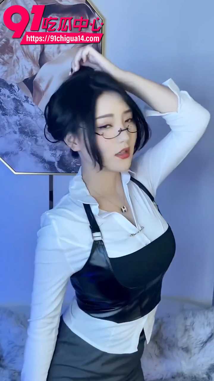 快手巨乳女神程不乖私密1v1漏奶1 快手巨乳女神程不乖私密1v1漏奶1