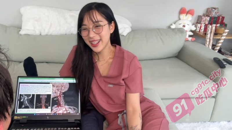 韩国人气正妹Elle Lee~医学院女学生为了毕业 用身体与导师交换学分！