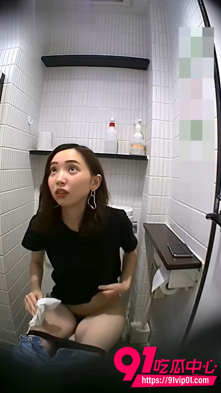 偷拍女厕多位极品美女3 偷拍女厕多位极品美女3