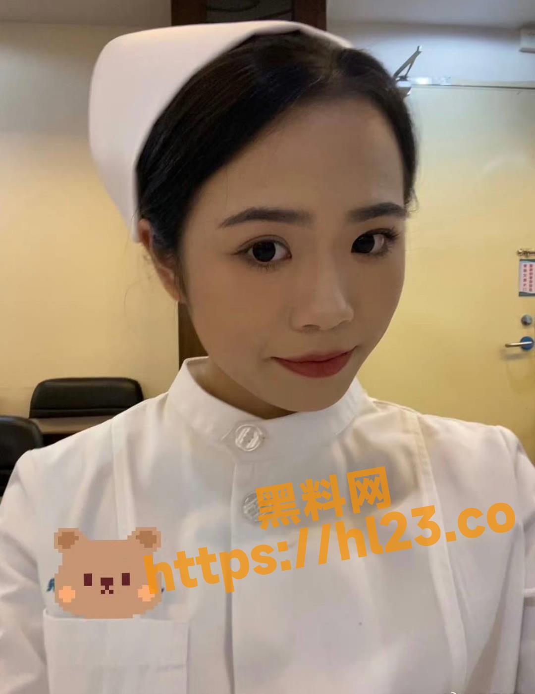 湖北武汉某医院的高反差风骚护士，撩骚约炮样样都来，美乳巨臀SM超爱滴蜡！！