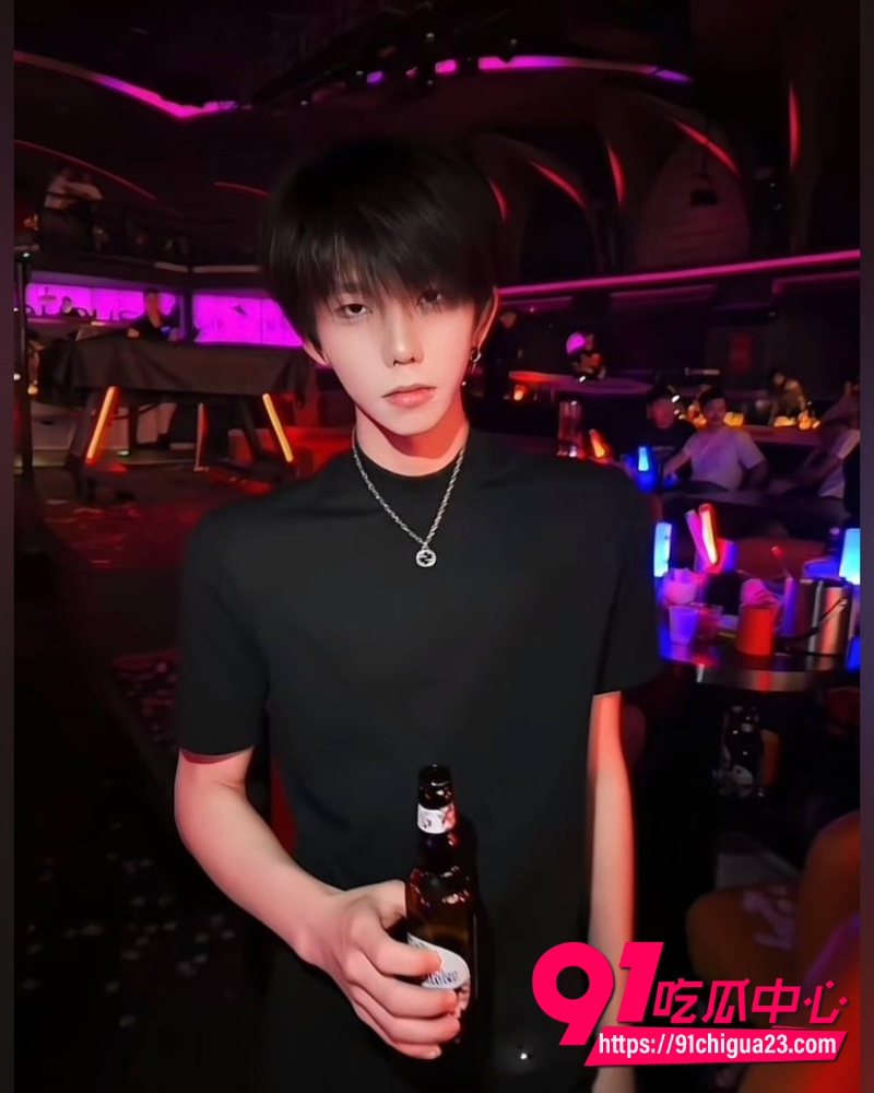 抖音男网红罗琰泽 34