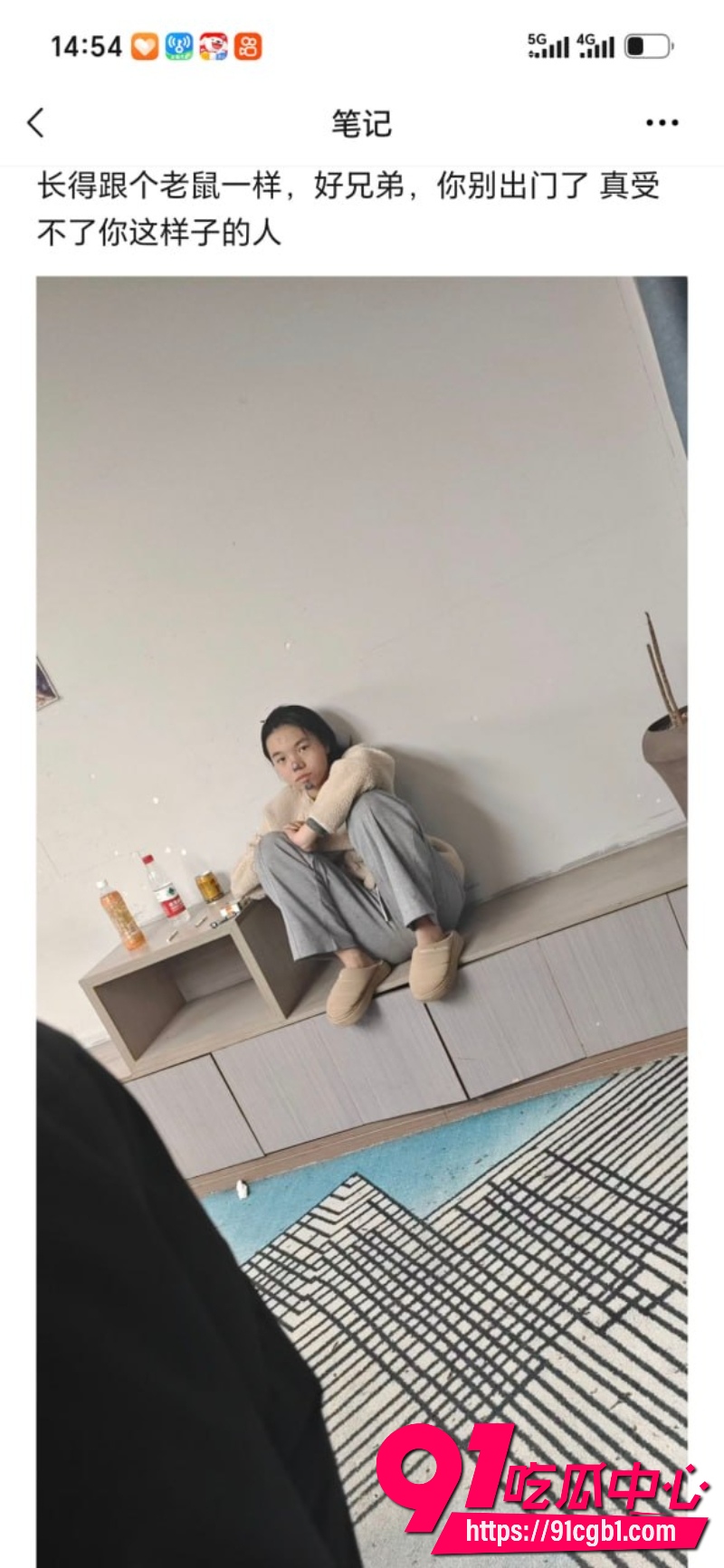 胡伊洋持棍挥舞踢门2 胡伊洋持棍挥舞踢门2