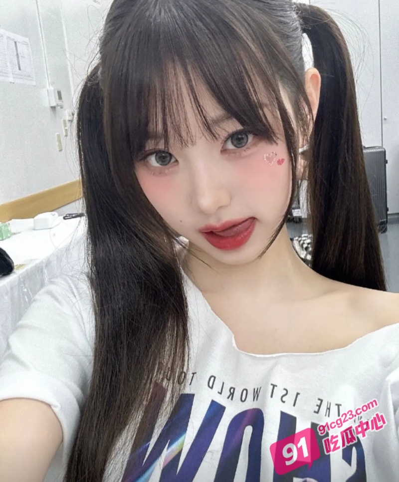 双马尾学妹被学长PUA 竟然主动跪舔求调教 被抓住双马尾猛怼!