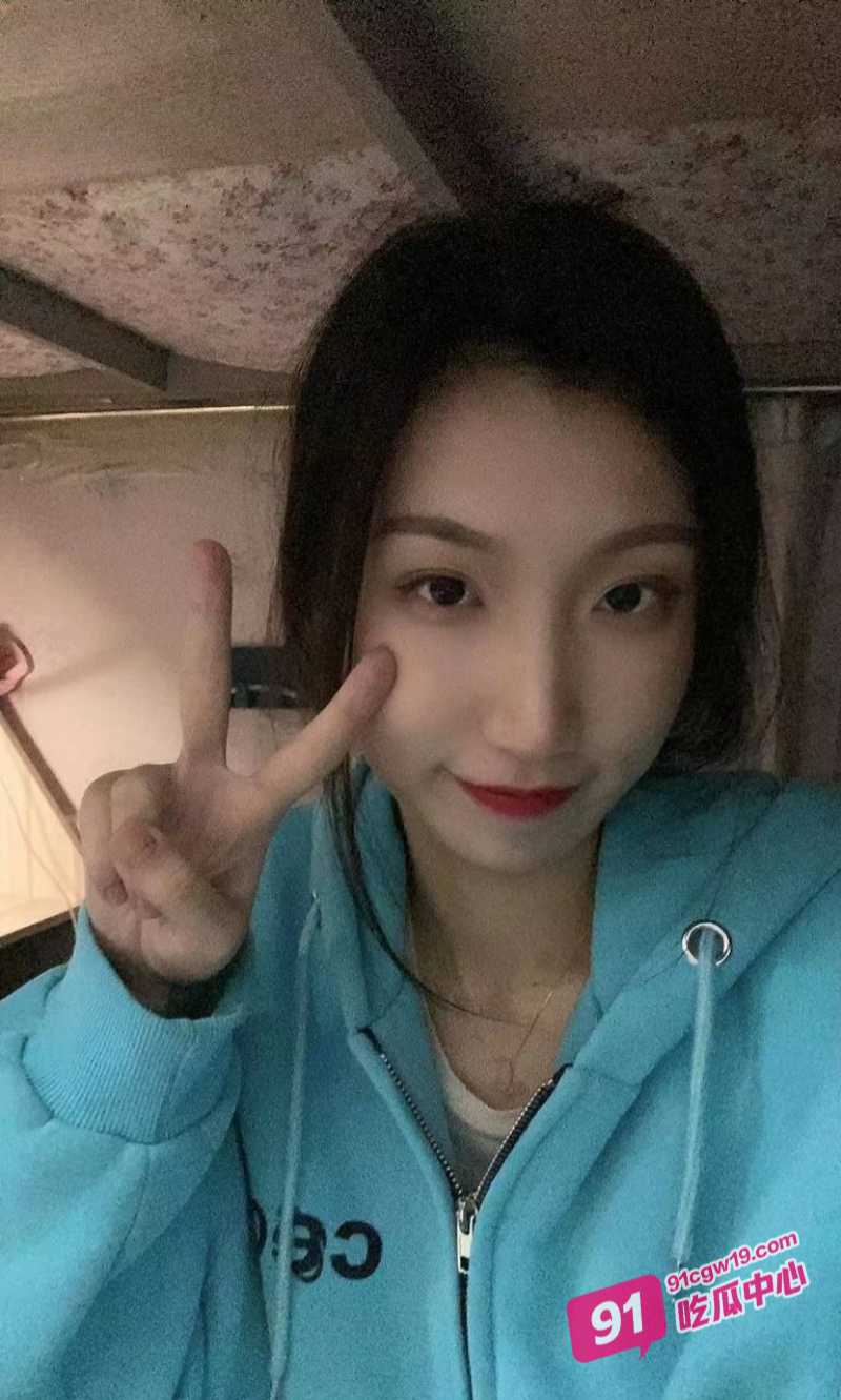 南昌大学李怡沦为有钱人得专属母狗 主动掰开屁股求后入~